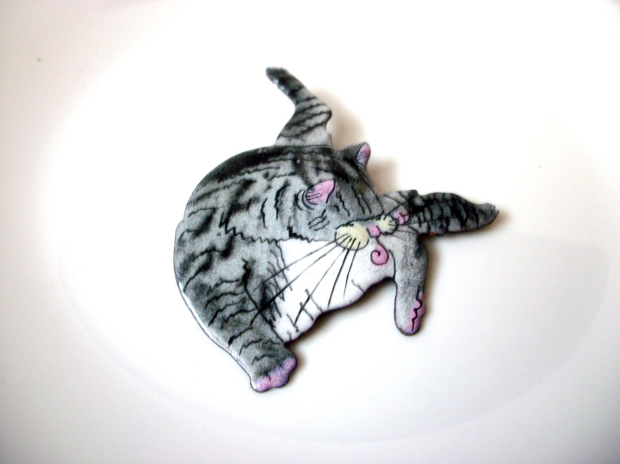 Vintage Larger Enameled Cat Brooch Pin 111420