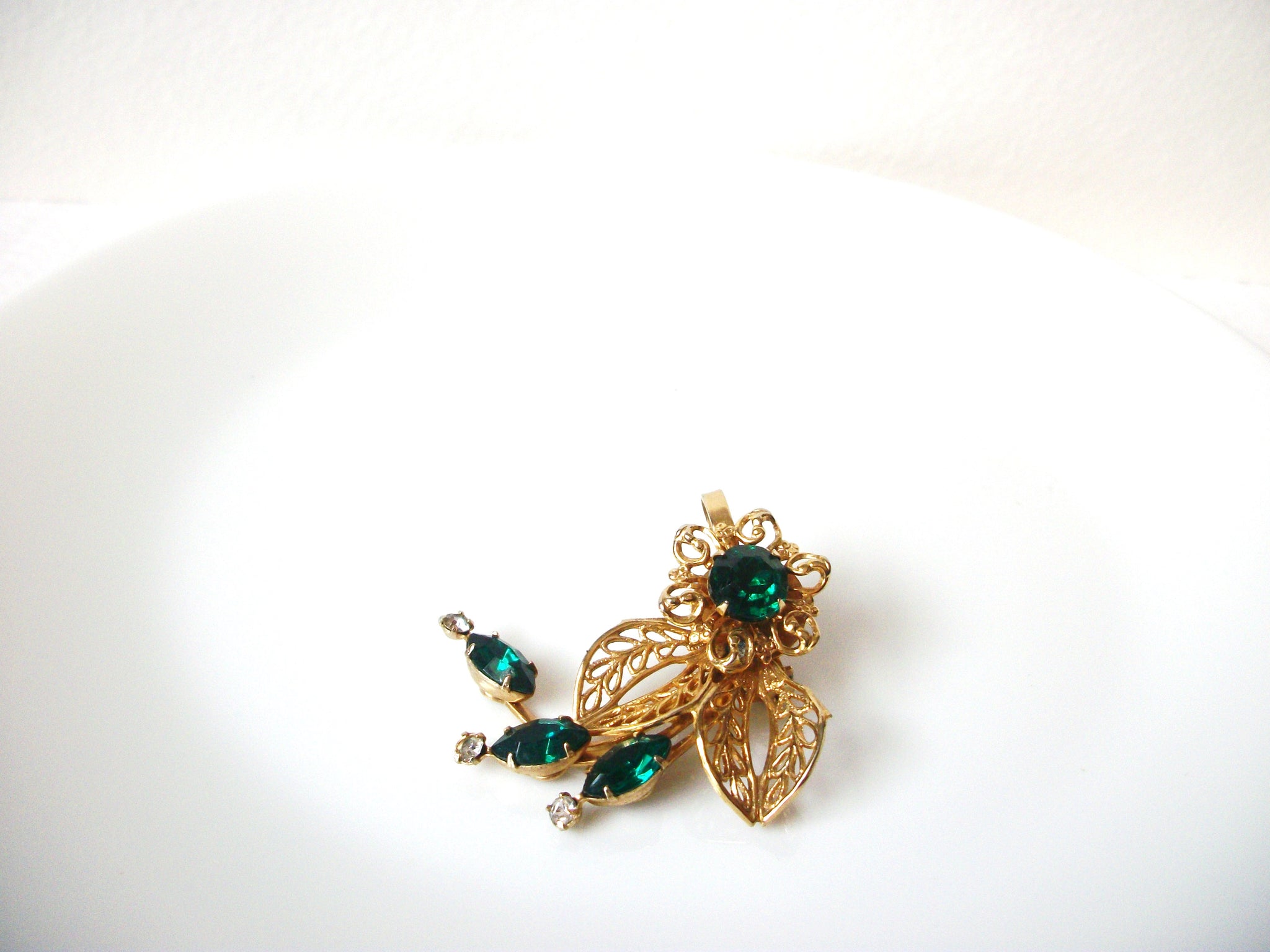 Vintage 1950s Emerald Rhinestones Brooch Pin 111520