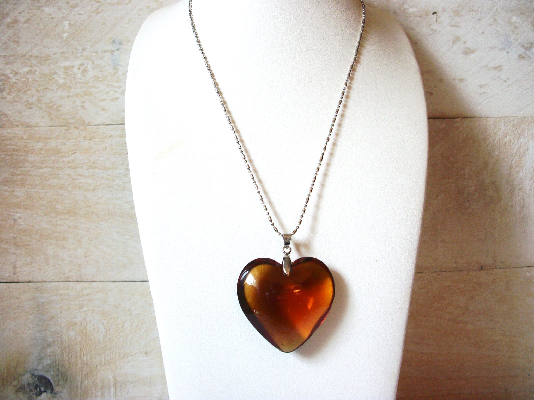 Retro Big Heart Glass Necklace 50520