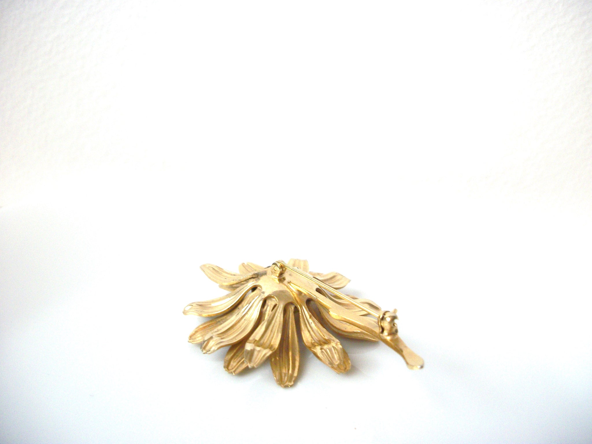 Vintage 1950s Gold Toned Flower Brooch Pin