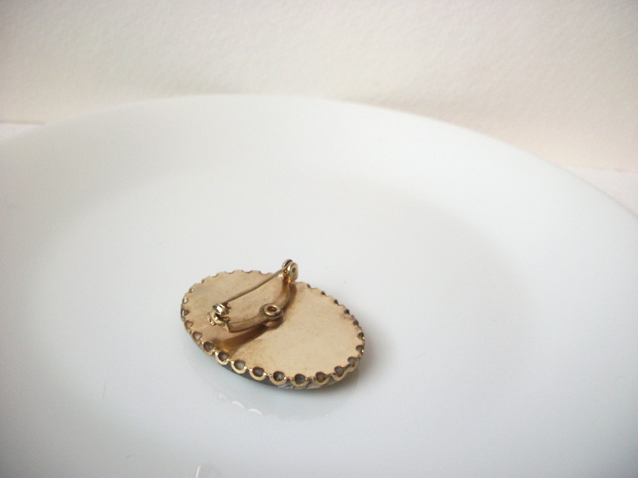 Vintage Glass Courtship Brooch Pin 111520