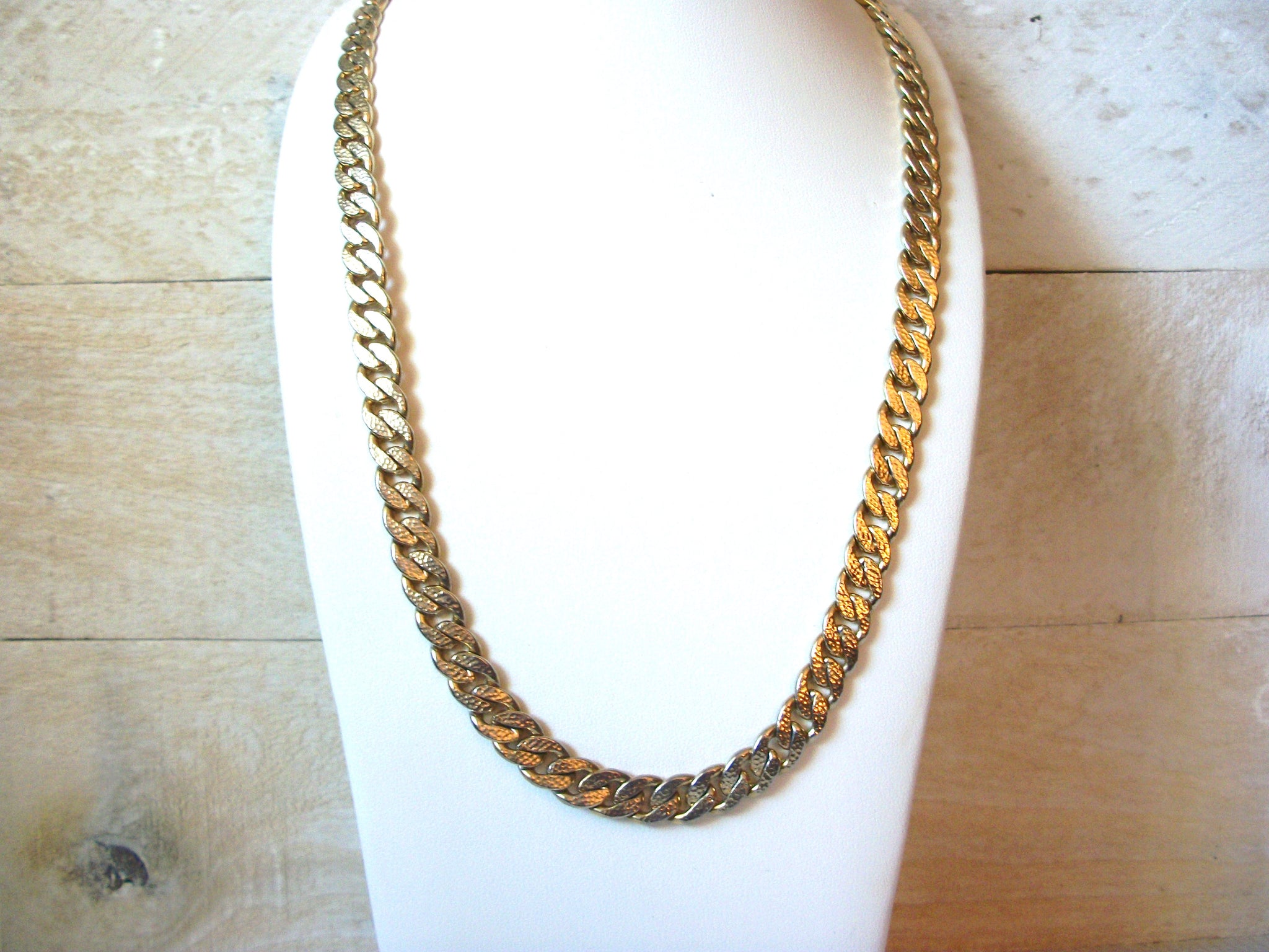 Gold Toned 1950s Vintage Necklace 50720