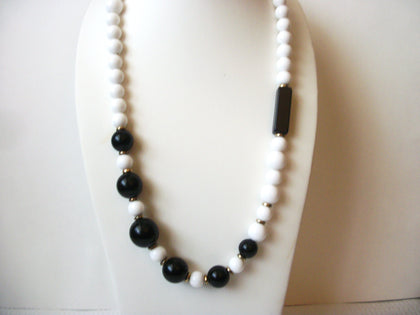 Retro White Black Necklace 83116