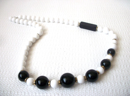 Retro White Black Necklace 83116