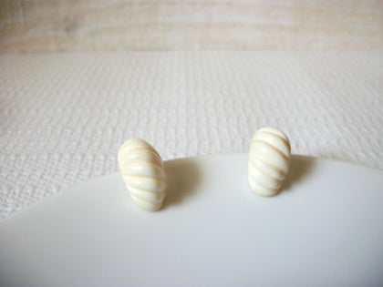 Retro Cream Molded Earrings 50820