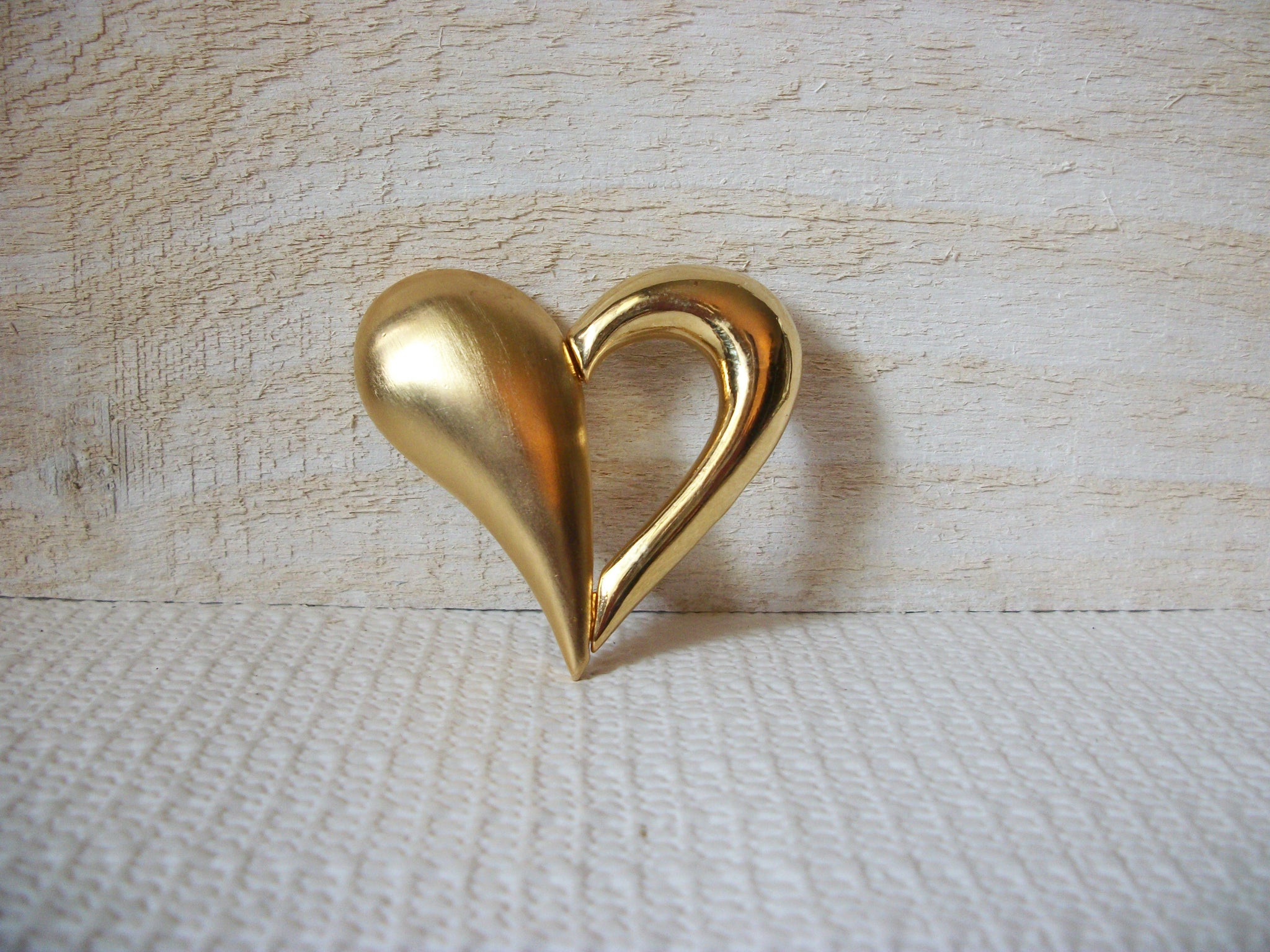 Vintage Gold Toned Heart Brooch 50820