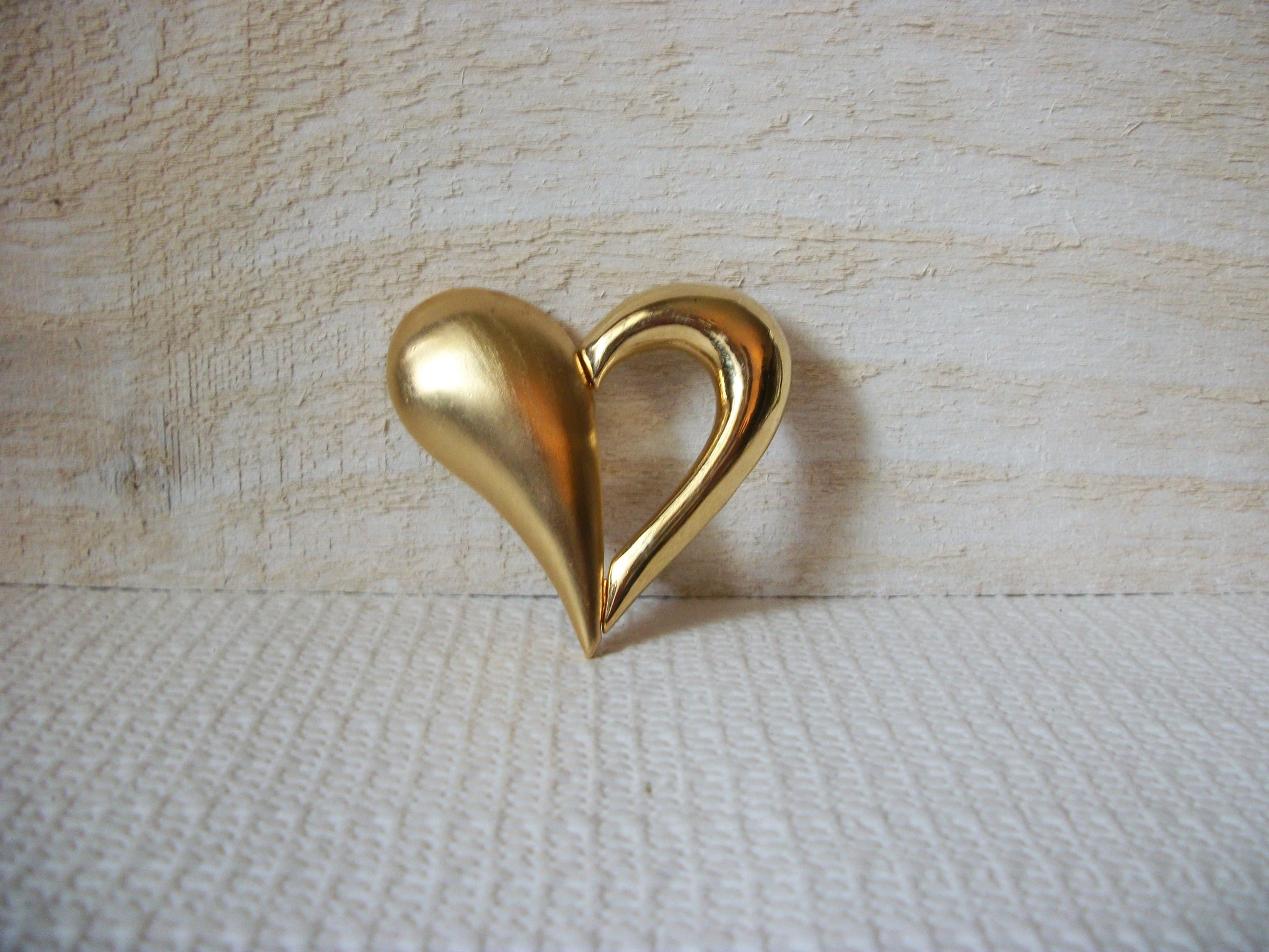 Vintage Gold Toned Heart Brooch 50820