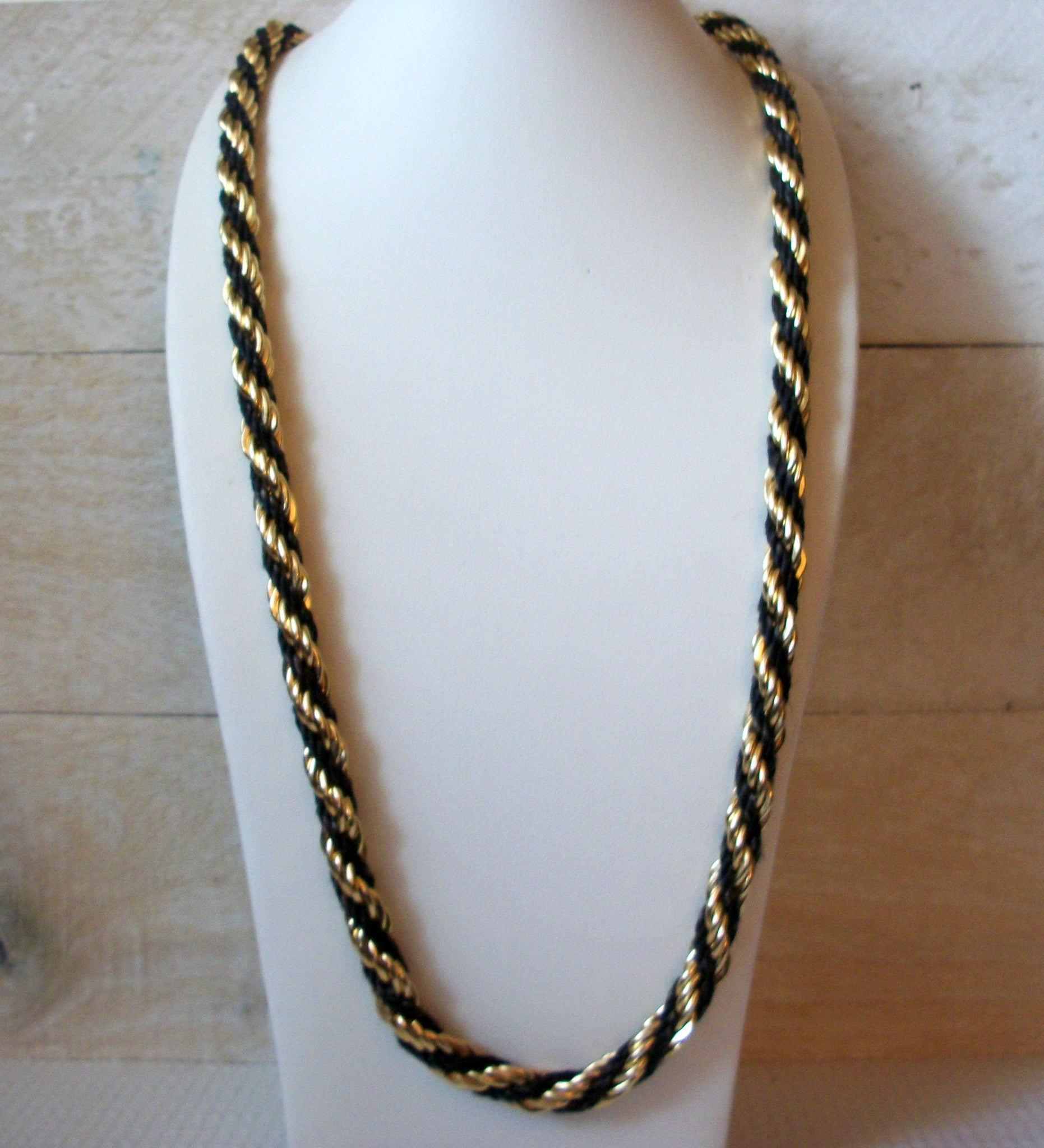 Vintage Black Gold Necklace 51120