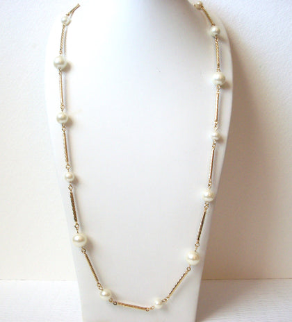 Vintage NR AVON Faux Pearl Necklace 111920