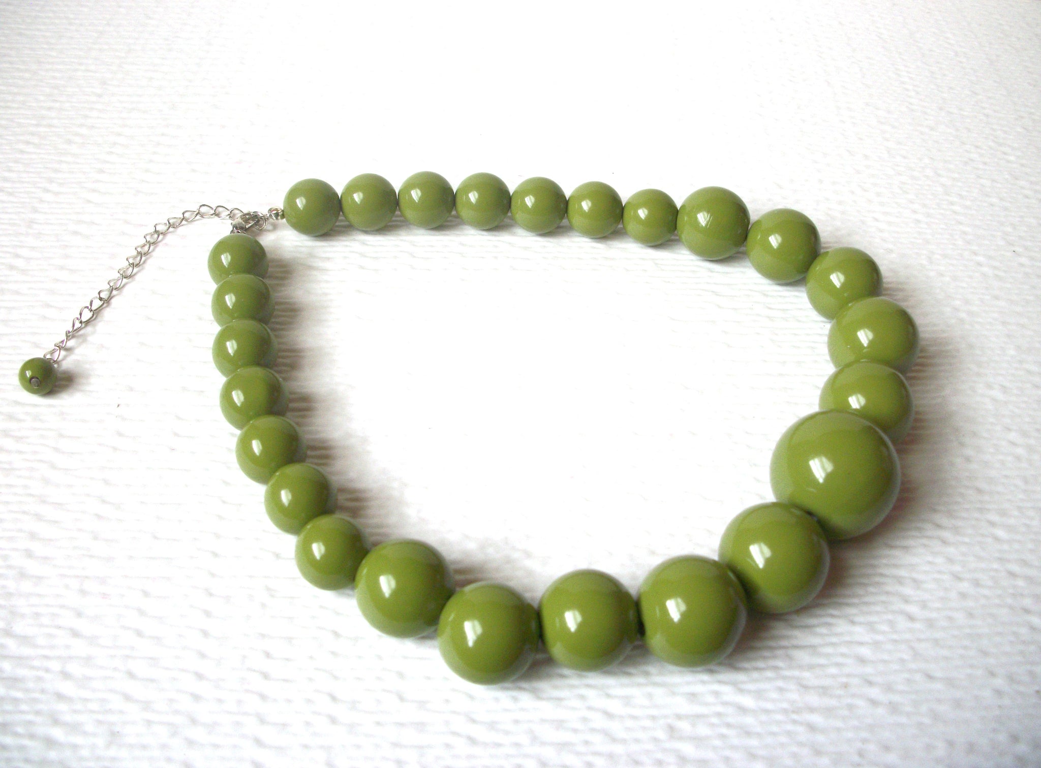 Retro Chunky Olive Green Necklace 111920