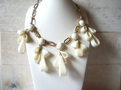 Retro Gold White Necklace 51520