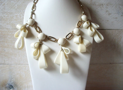 Retro Gold White Necklace 51520