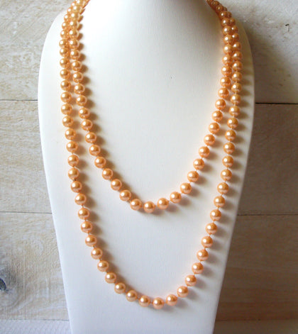 Retro 1970s Peach Theater Faux Pearls Necklace 51720