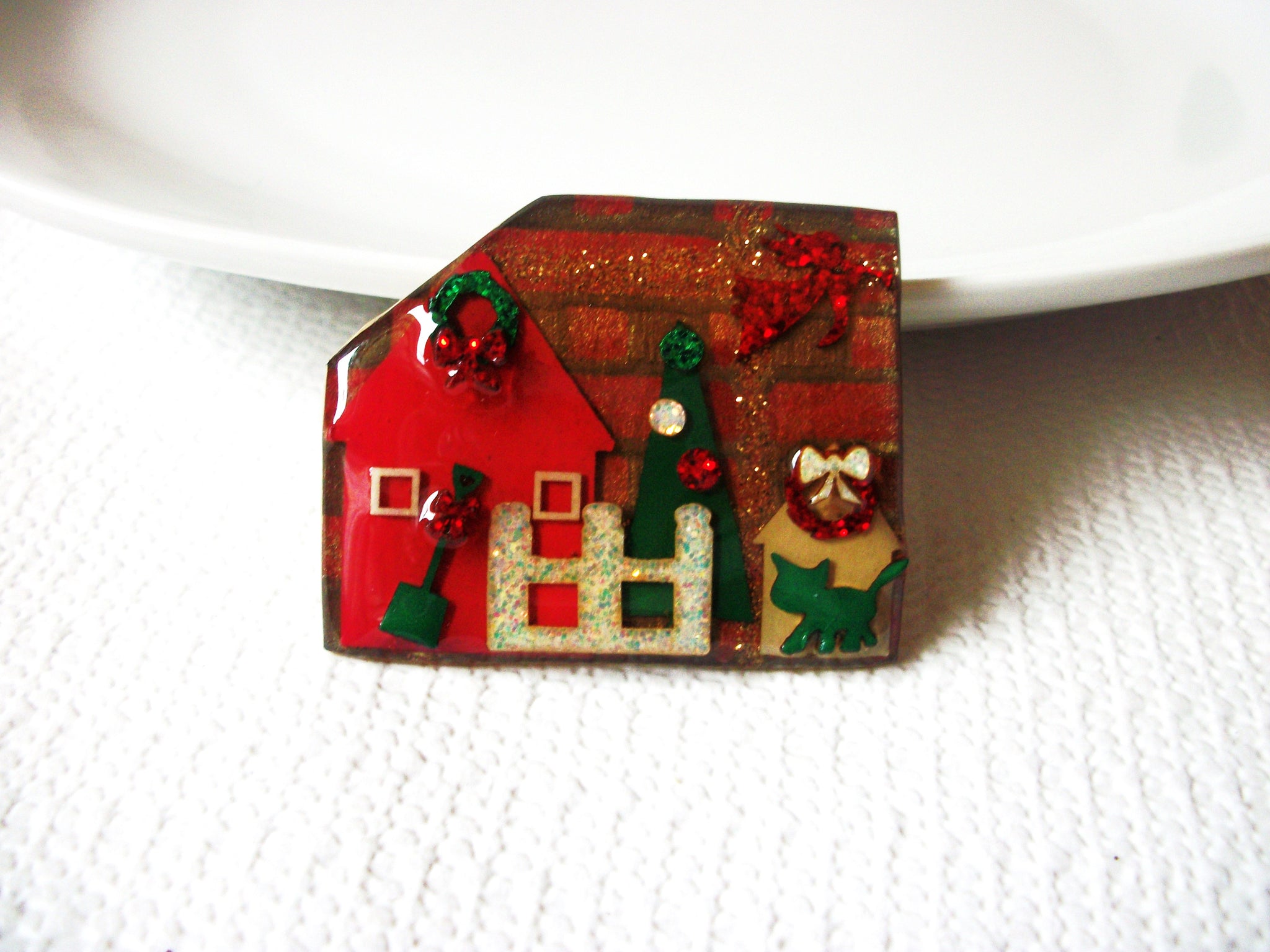 LUCINDA Christmas House Pins 8316