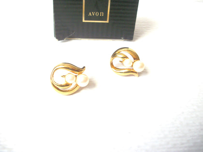Vintage AVON 1994 Pearly Drop Earrings 112520