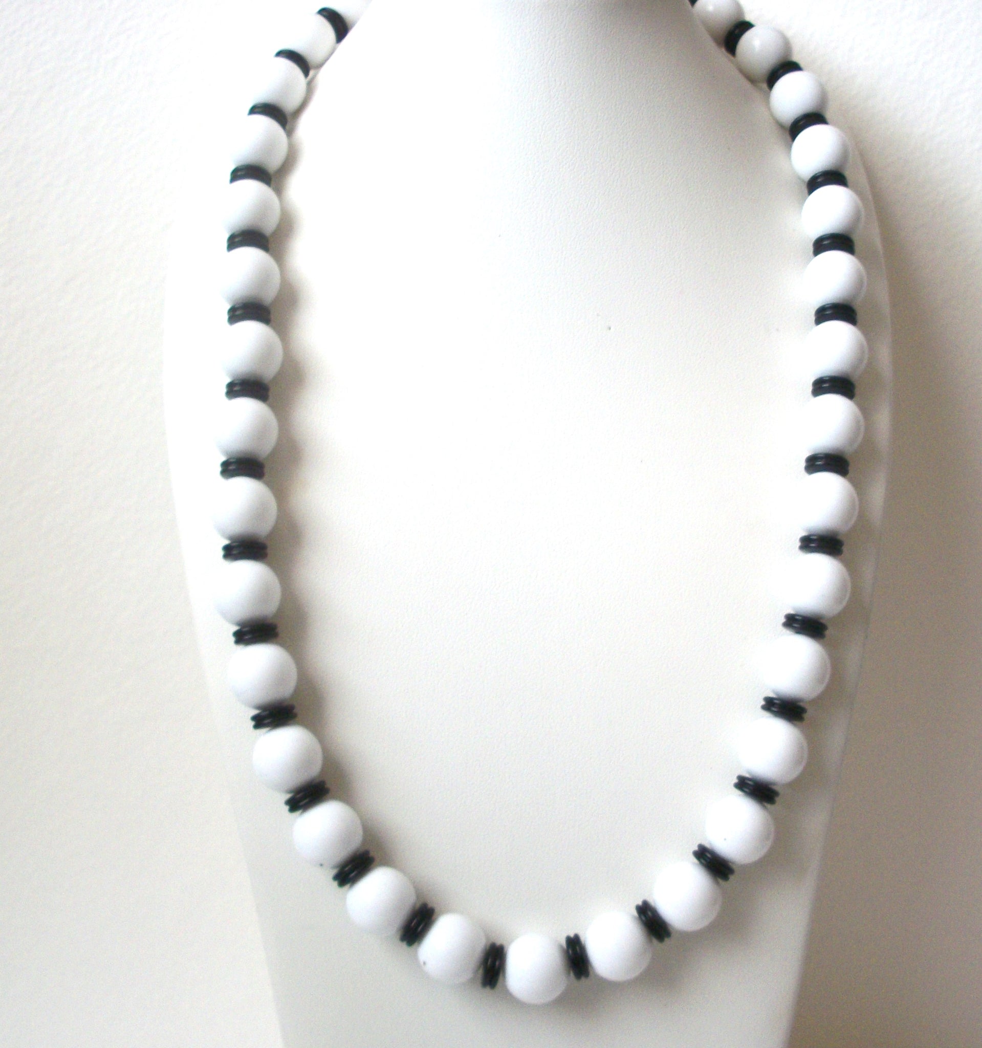 NAPIER Retro Black White Old Plastic Necklace 112720