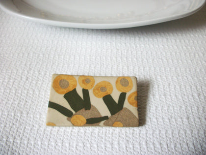 Vintage Primitive Painted Stone Brooch 40120