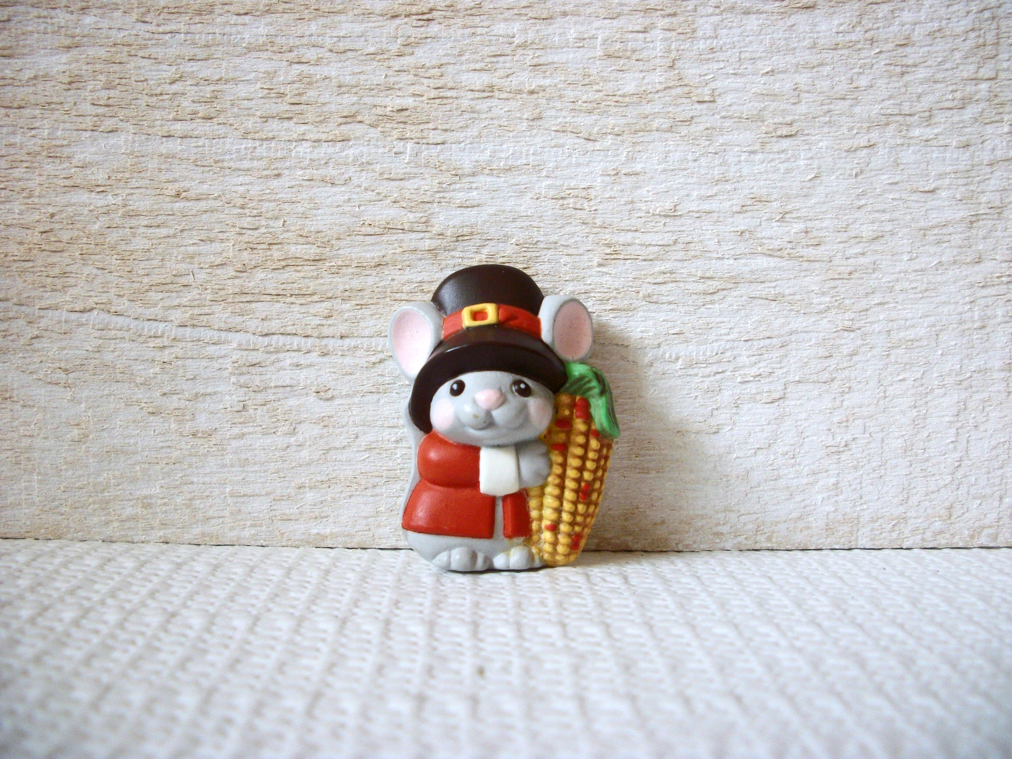 HNK Hallmark Thanksgiving Mouse Brooch 52720