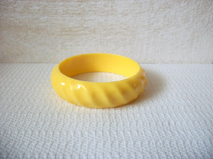 Retro Yellow Molded Bangle Bracelet 52820