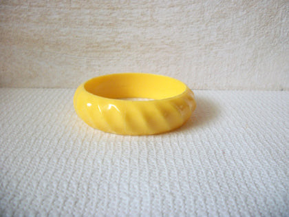 Retro Yellow Molded Bangle Bracelet 52820