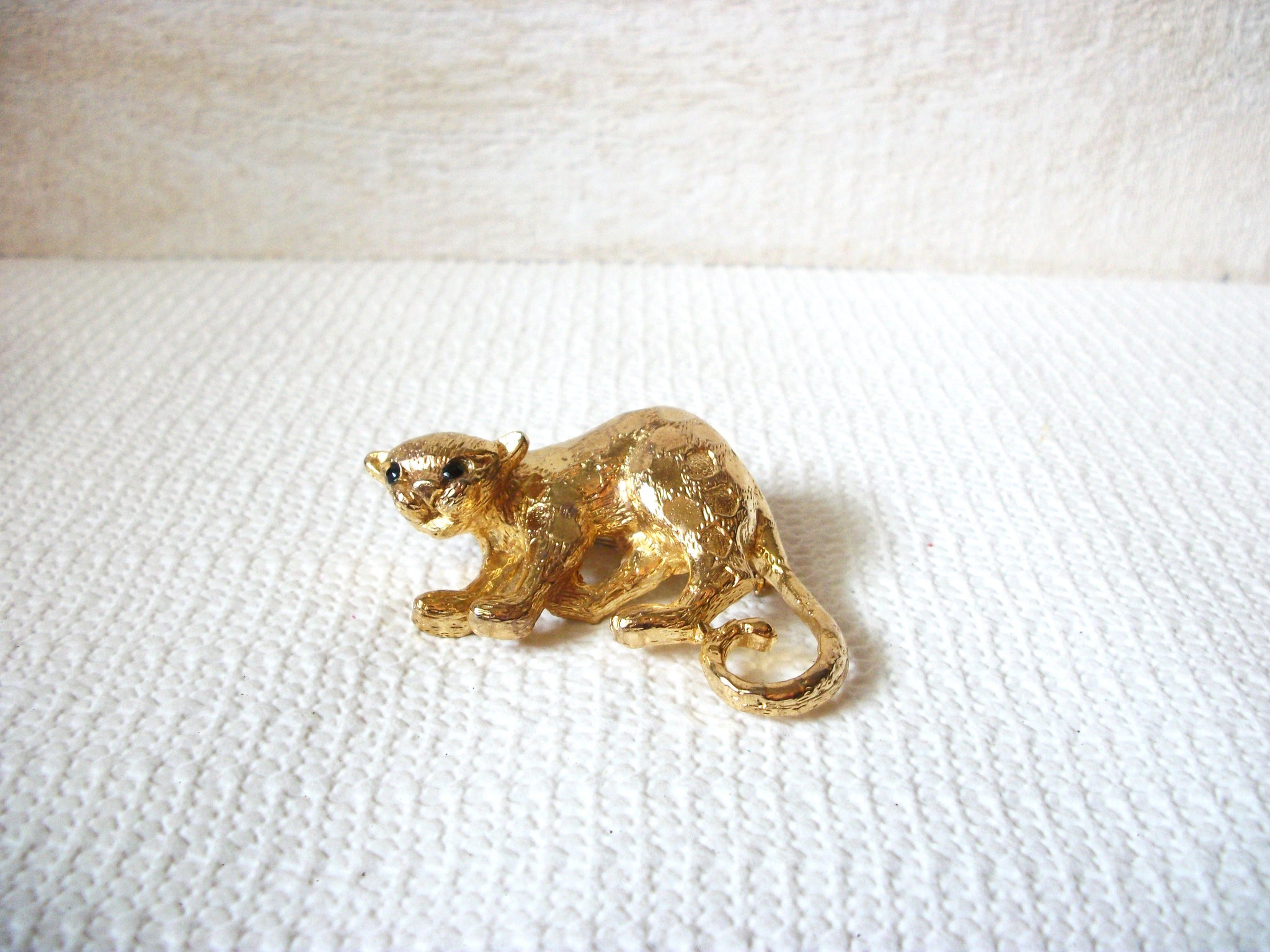 Retro Crouching Cat Brooch 52920