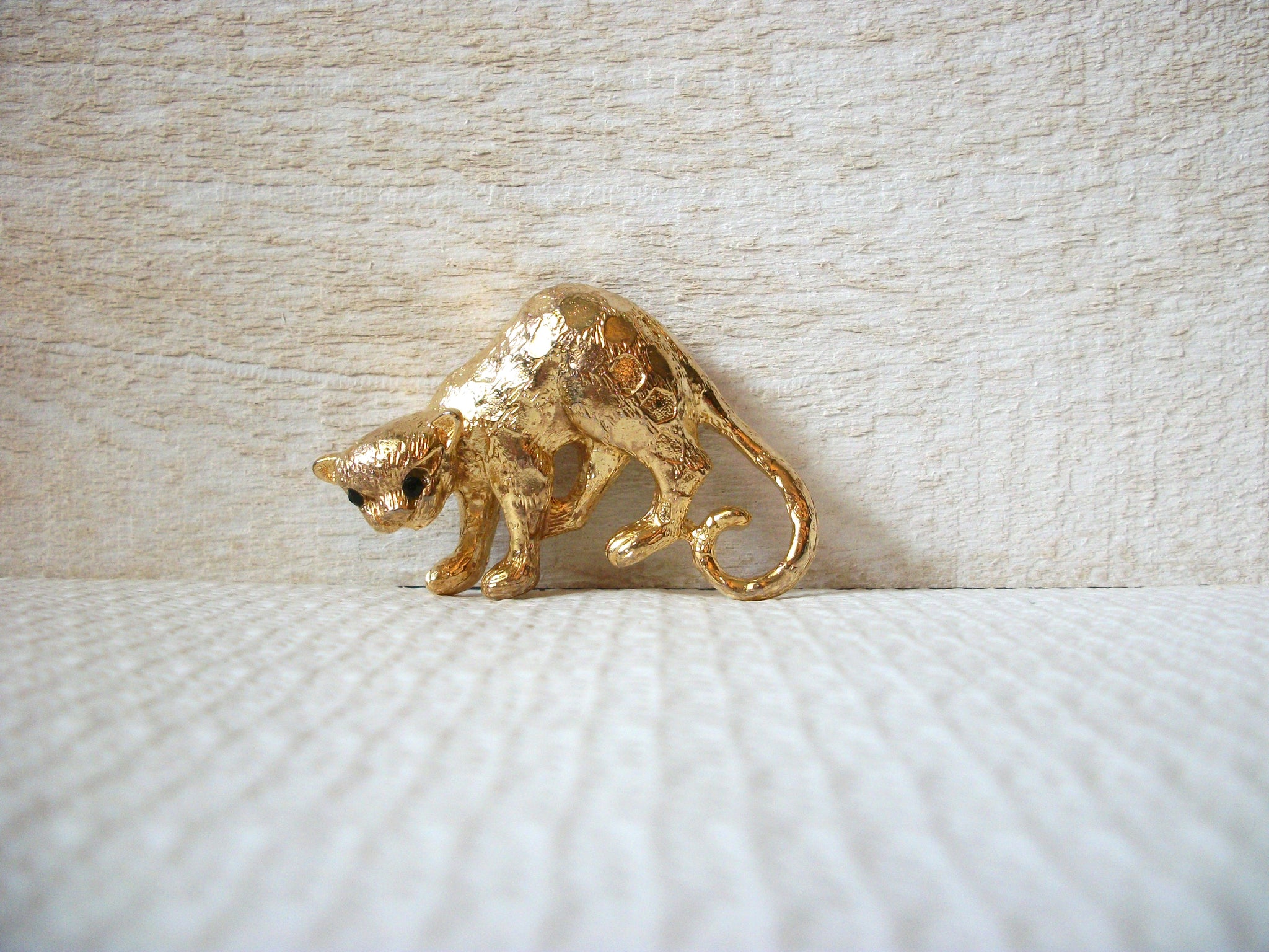 Retro Crouching Cat Brooch 52920