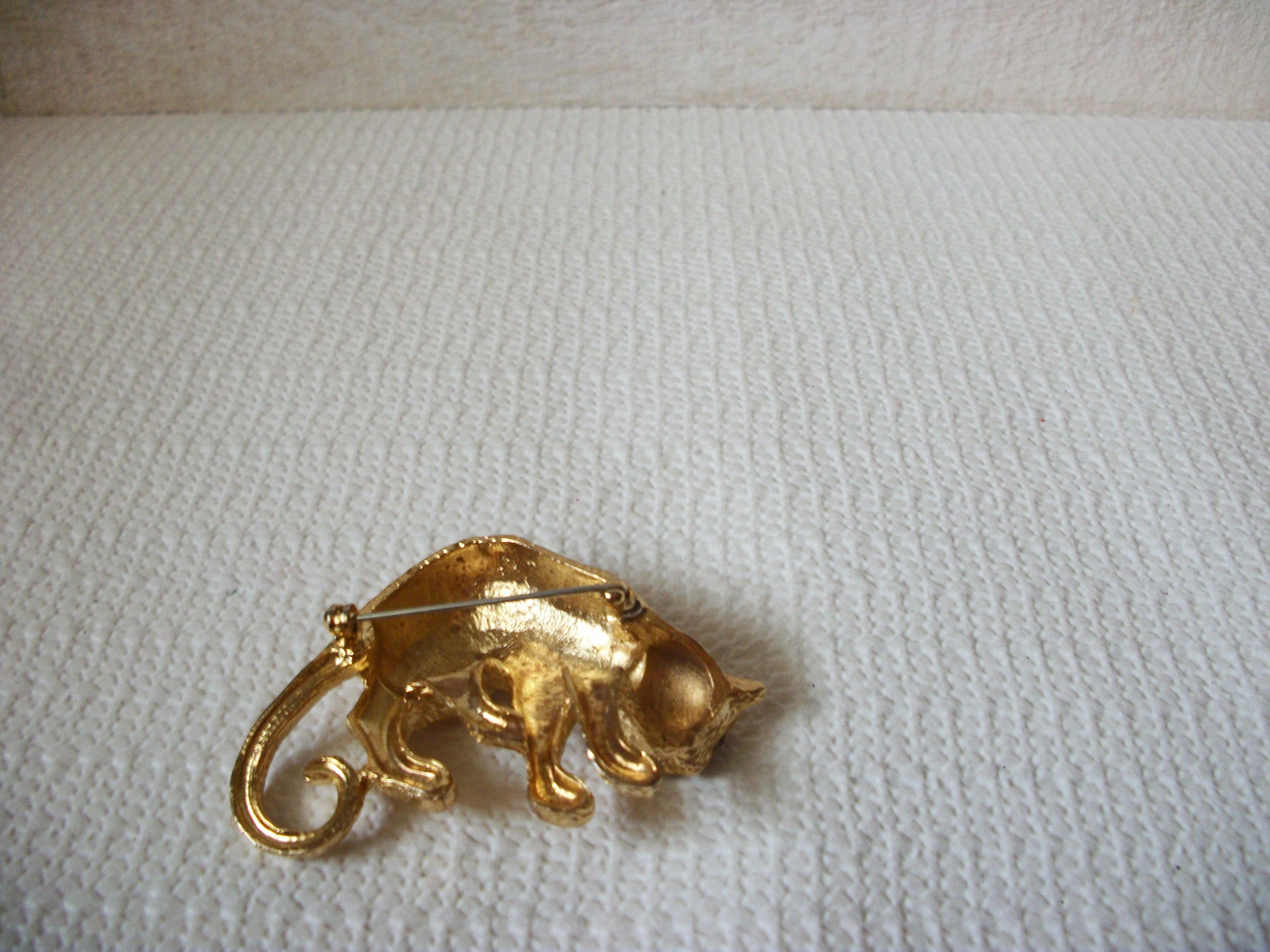 Retro Crouching Cat Brooch 52920