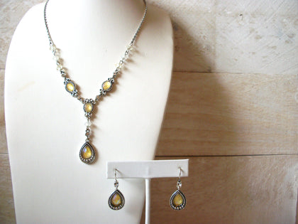 AVON Vintage Necklace Earrings Set 53020