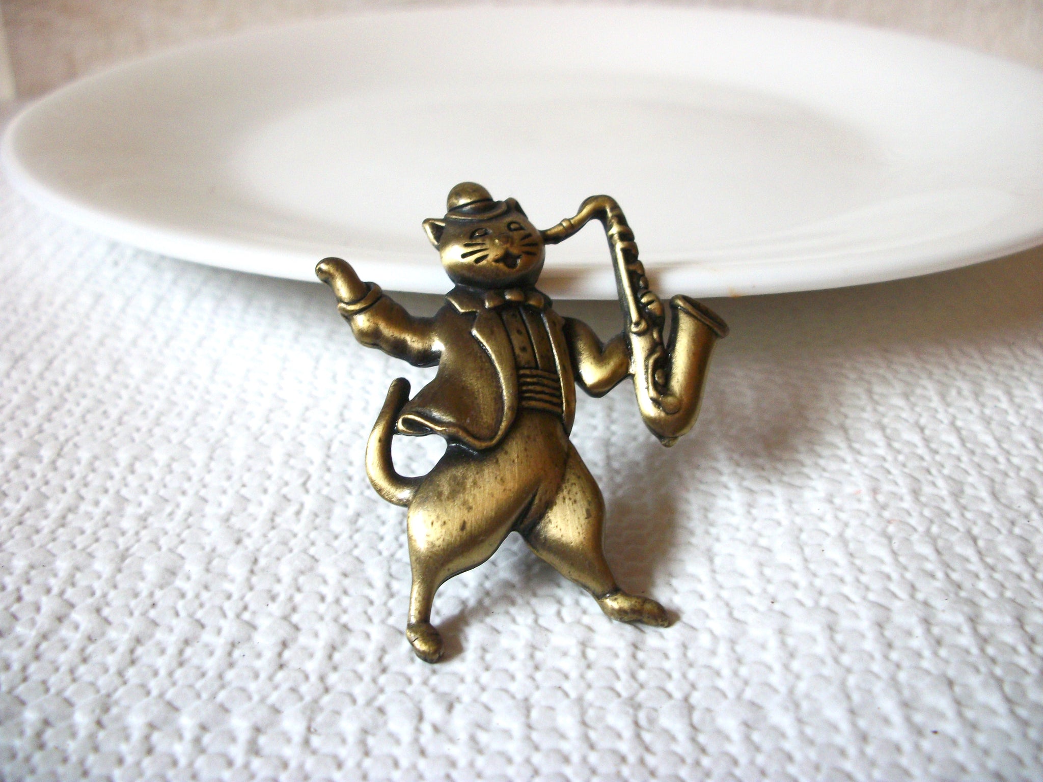 JJ Vintage Brass Cat Brooch 53020