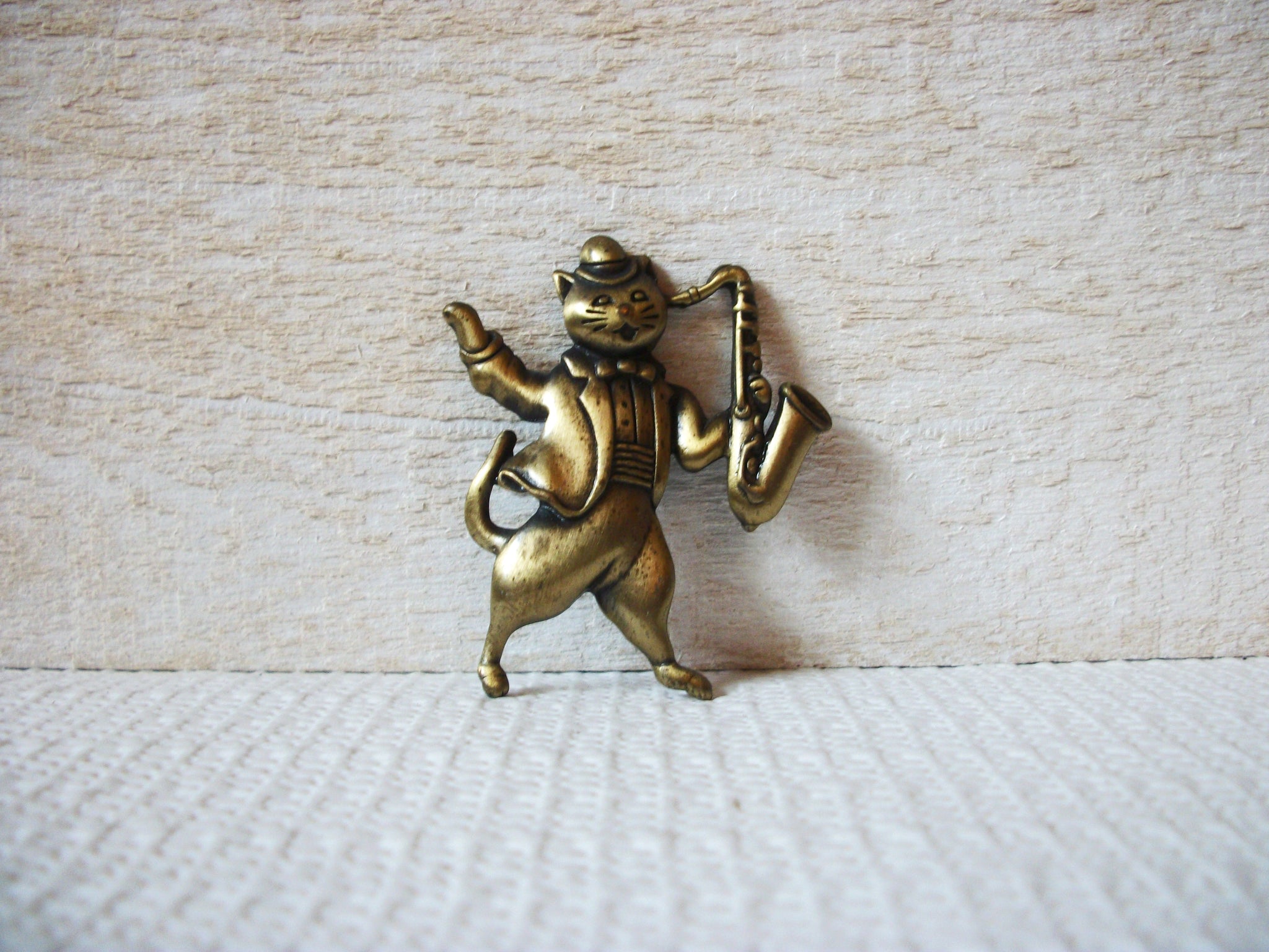 JJ Vintage Brass Cat Brooch 53020