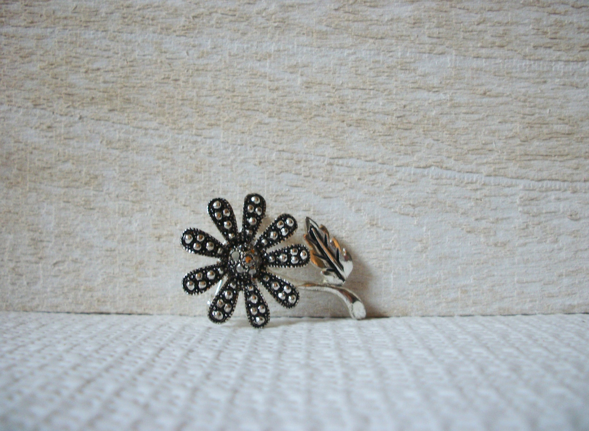 Retro Silver Tone Flower Brooch 53020