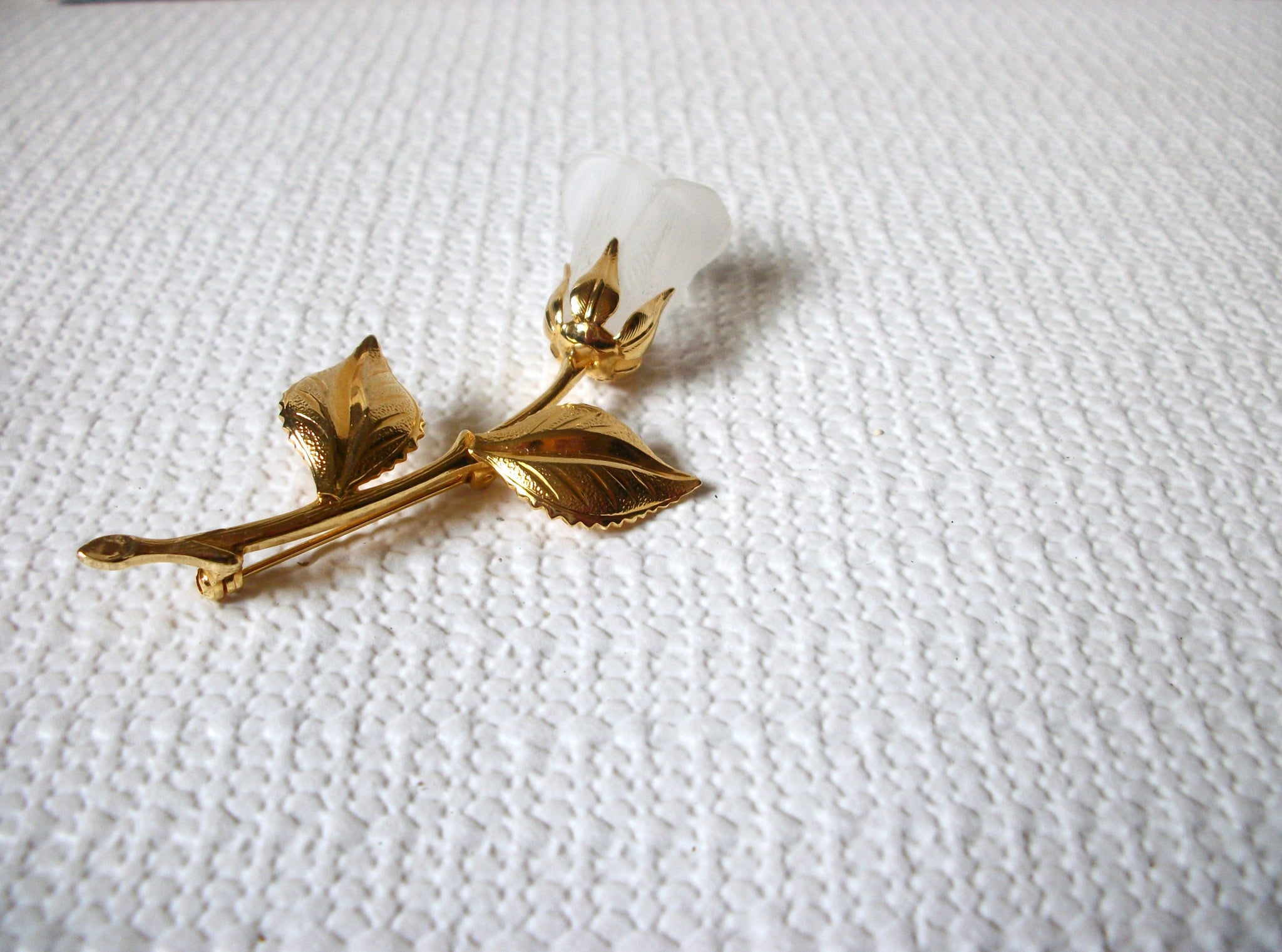 Lucite Vintage Flower Brooch 53020