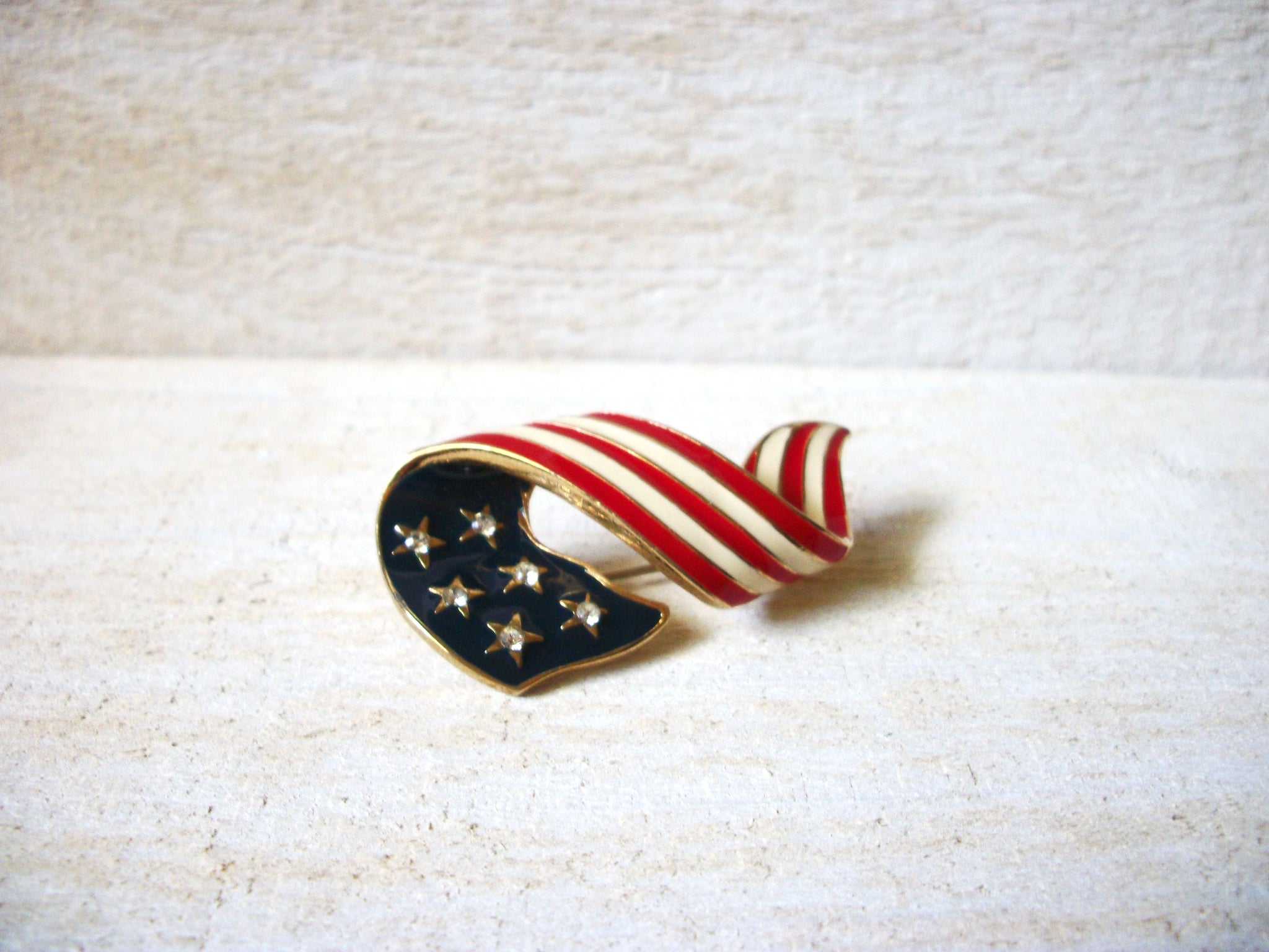 Vintage Patriotic Brooch 60120