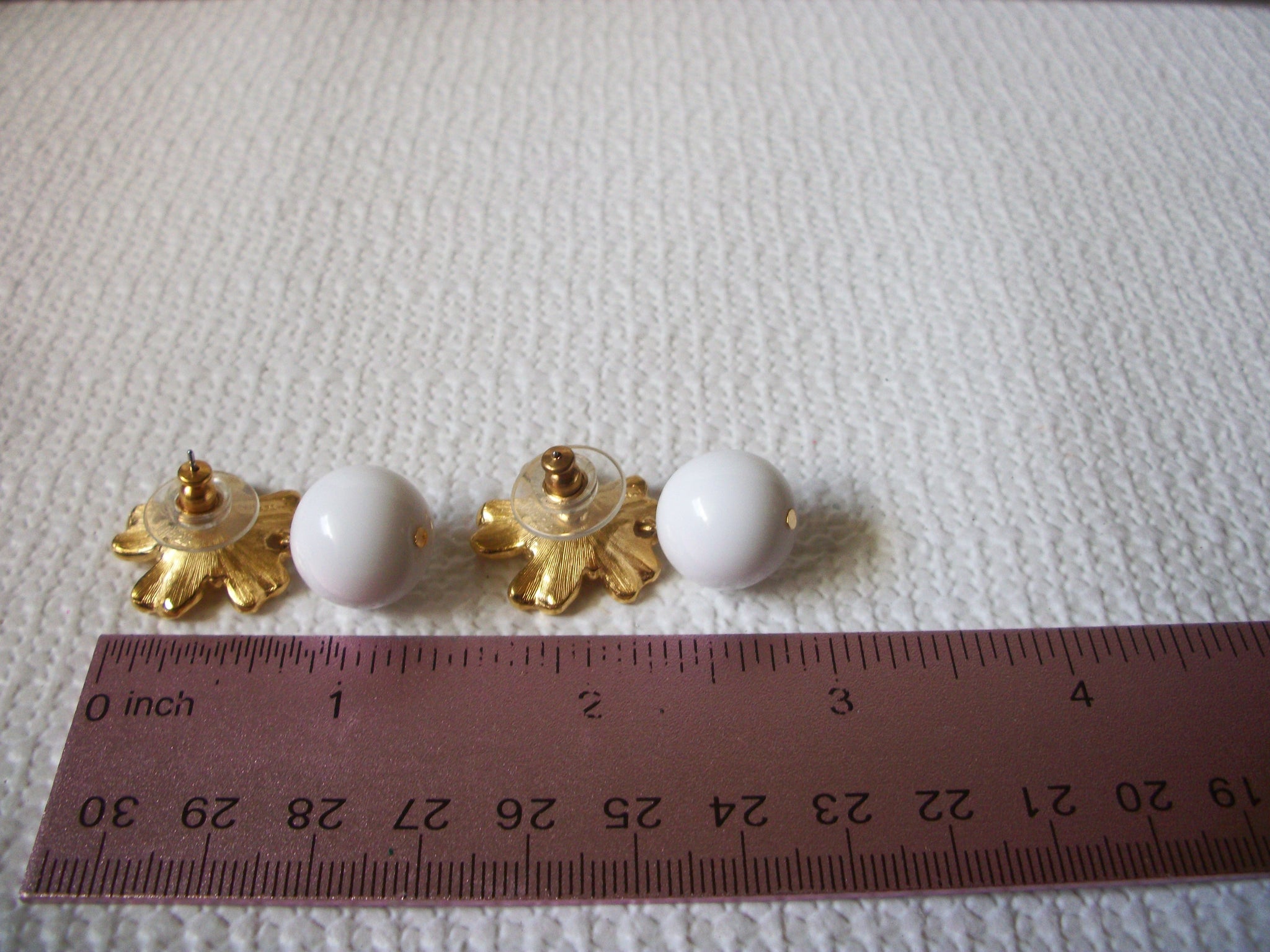 Retro Gold White Flower Earrings 60120