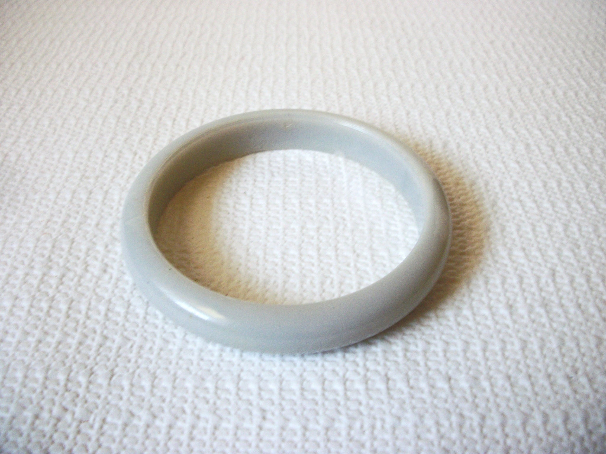 Retro Old Plastic Light Gray Bangle 40520