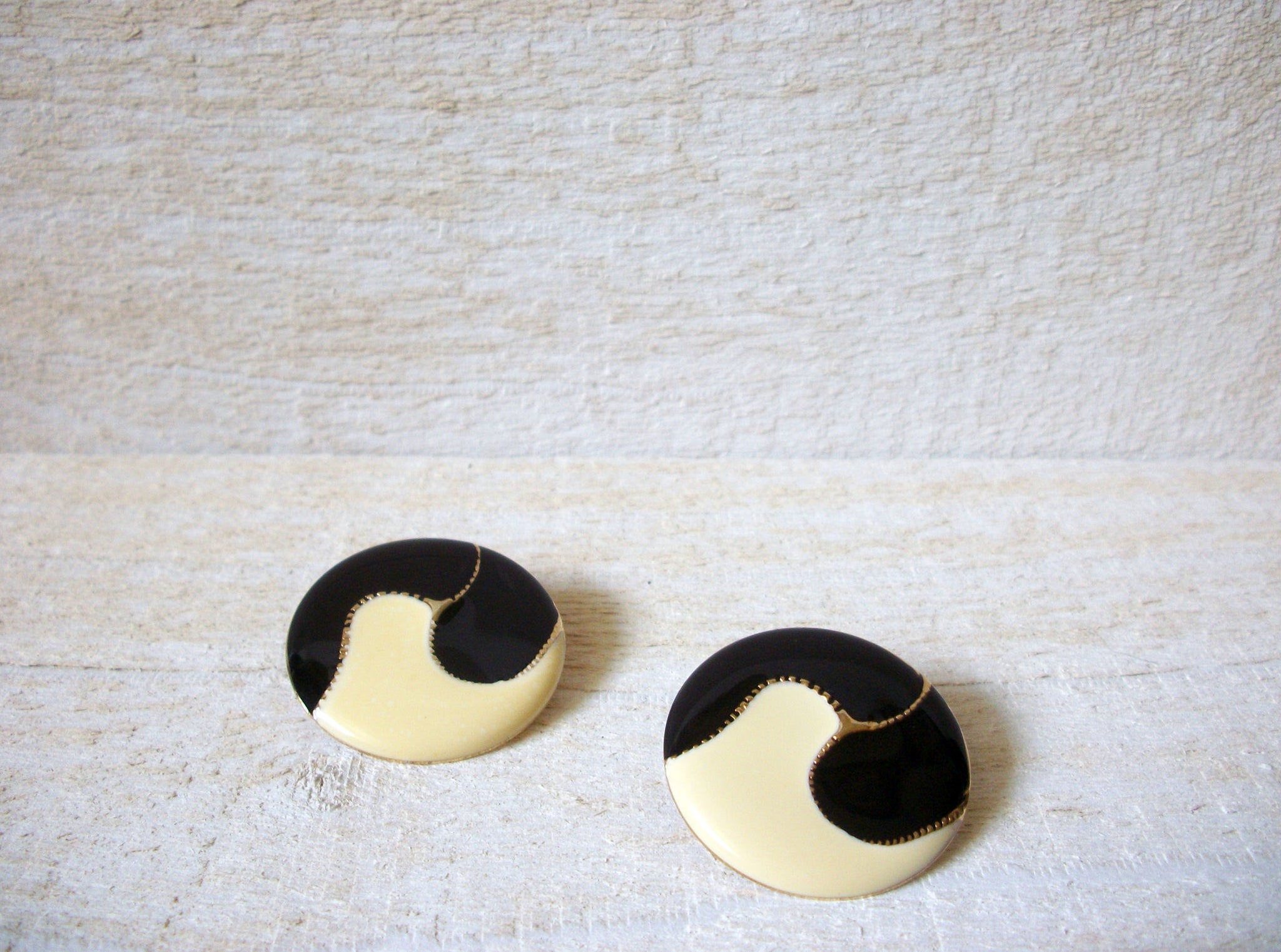 Retro Black Cream Earrings 60320