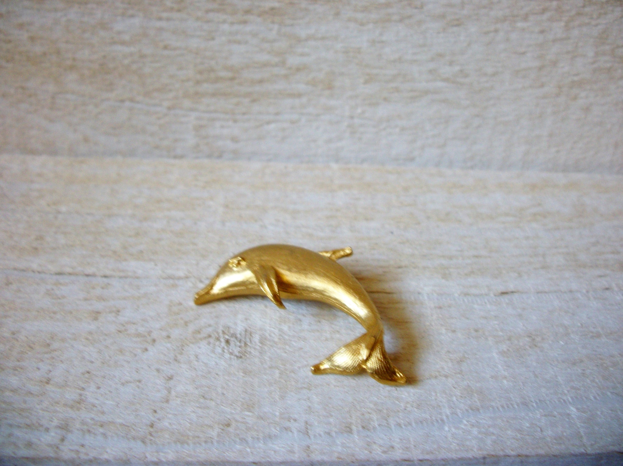 Vintage Dolphin Brooch 60320