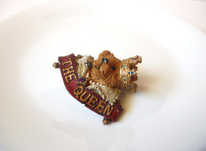 Vintage Thicker Resin The Queen Brooch Pin 120920