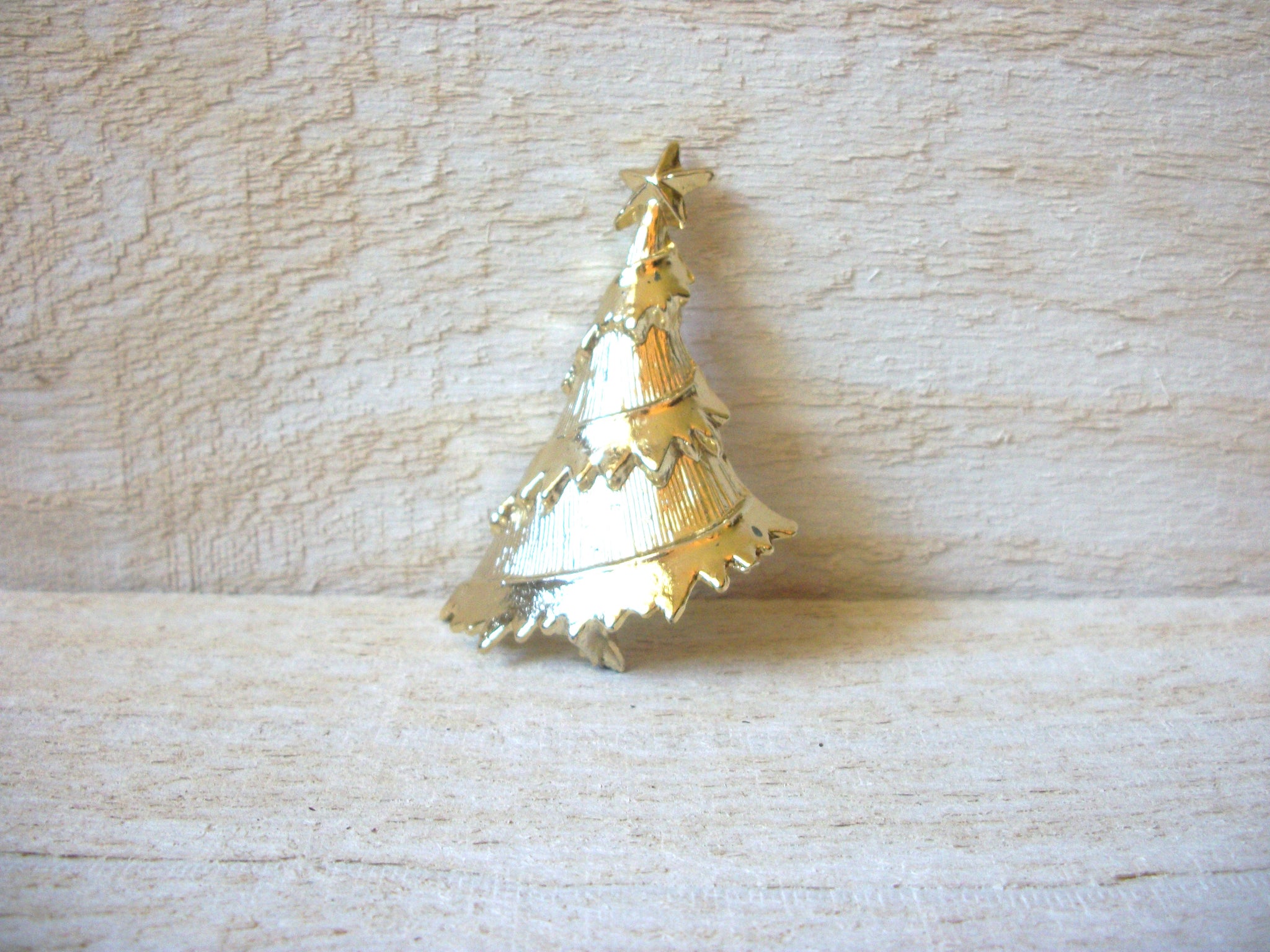 Retro 1960s Christmas Brooch 60320