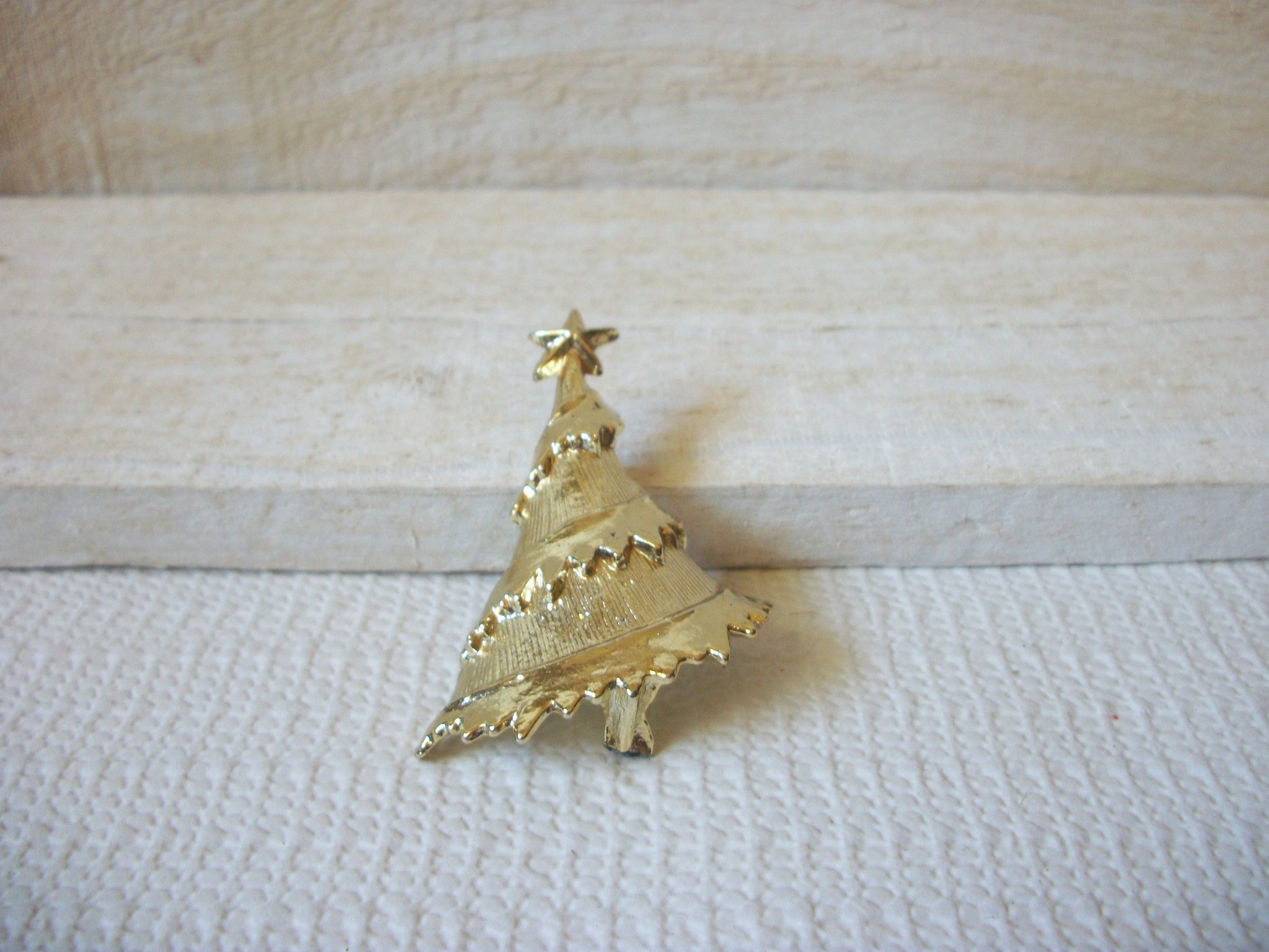 Retro 1960s Christmas Brooch 60320