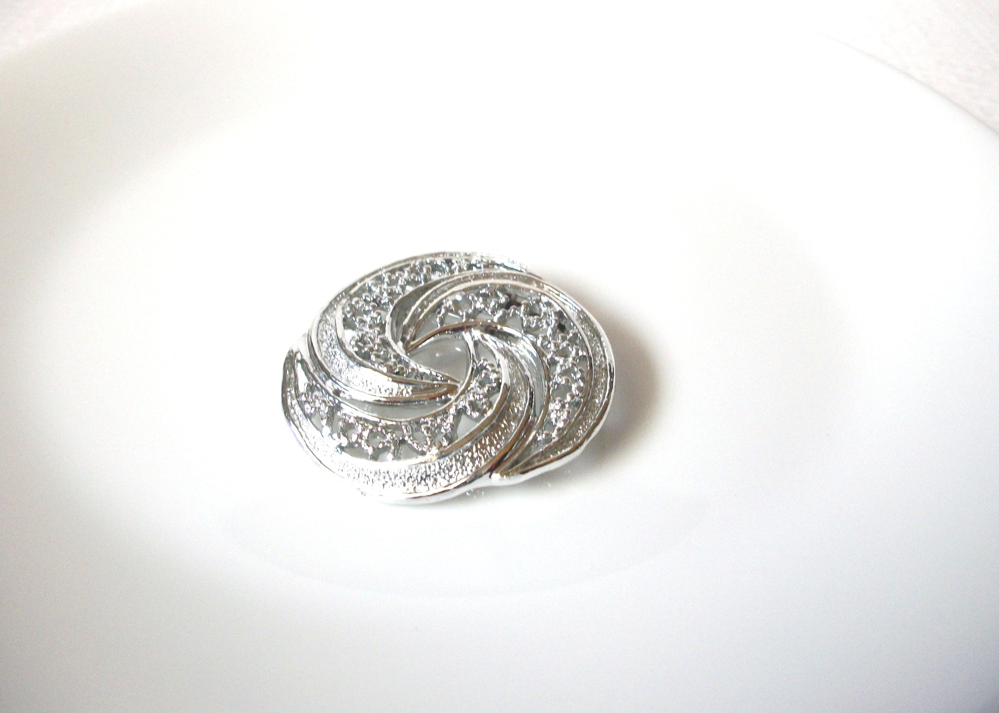 SARAH COV Silver Toned Brooch Pin 121420