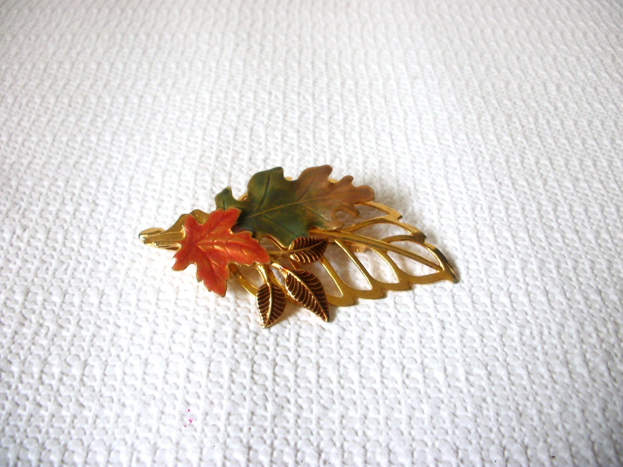 Vintage Enameled Maple Leaf Brooch 40720