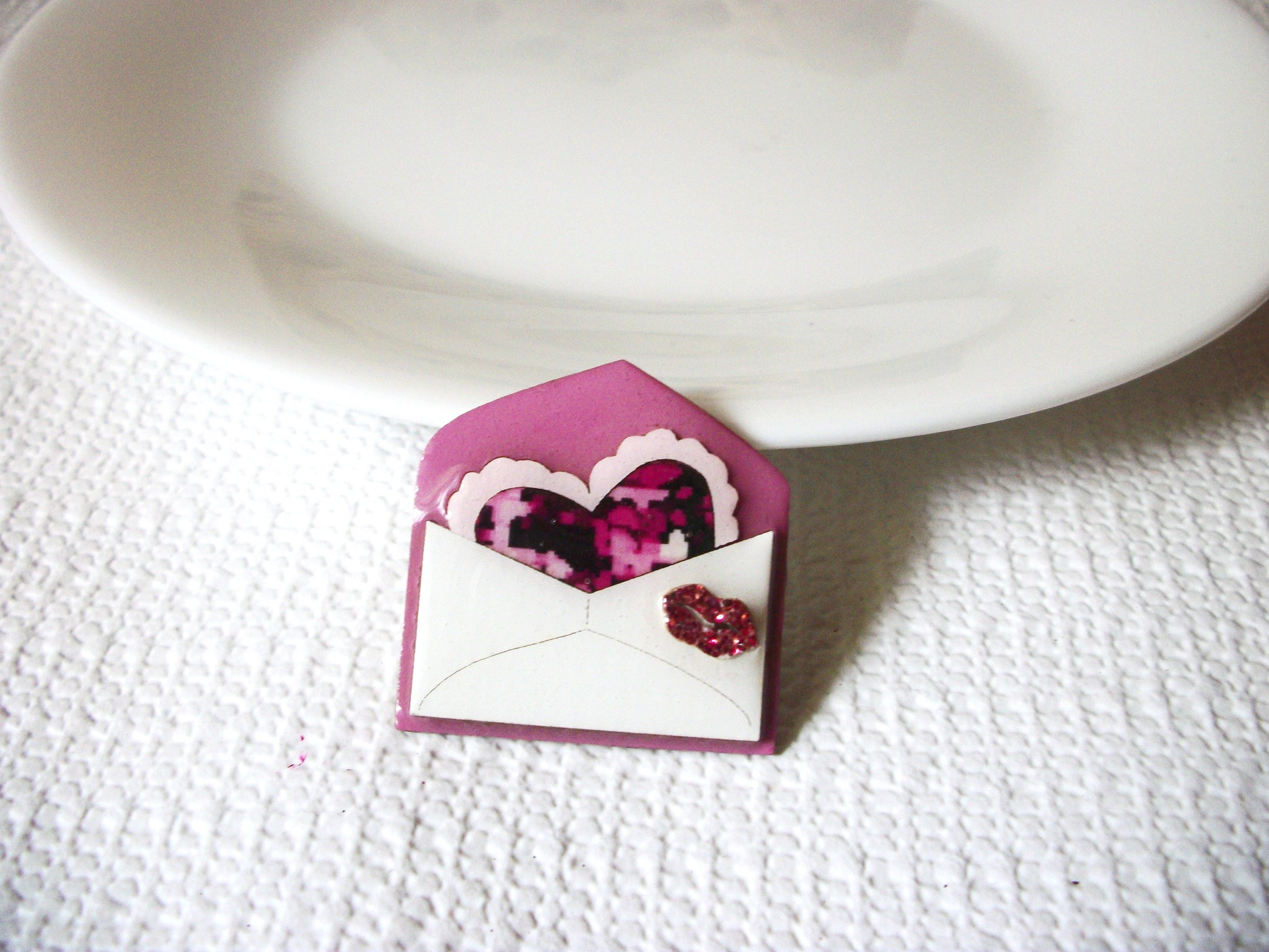 Designs by Lucinda White Envelope w Pink Valentine Heart Sealed with Spar 40820