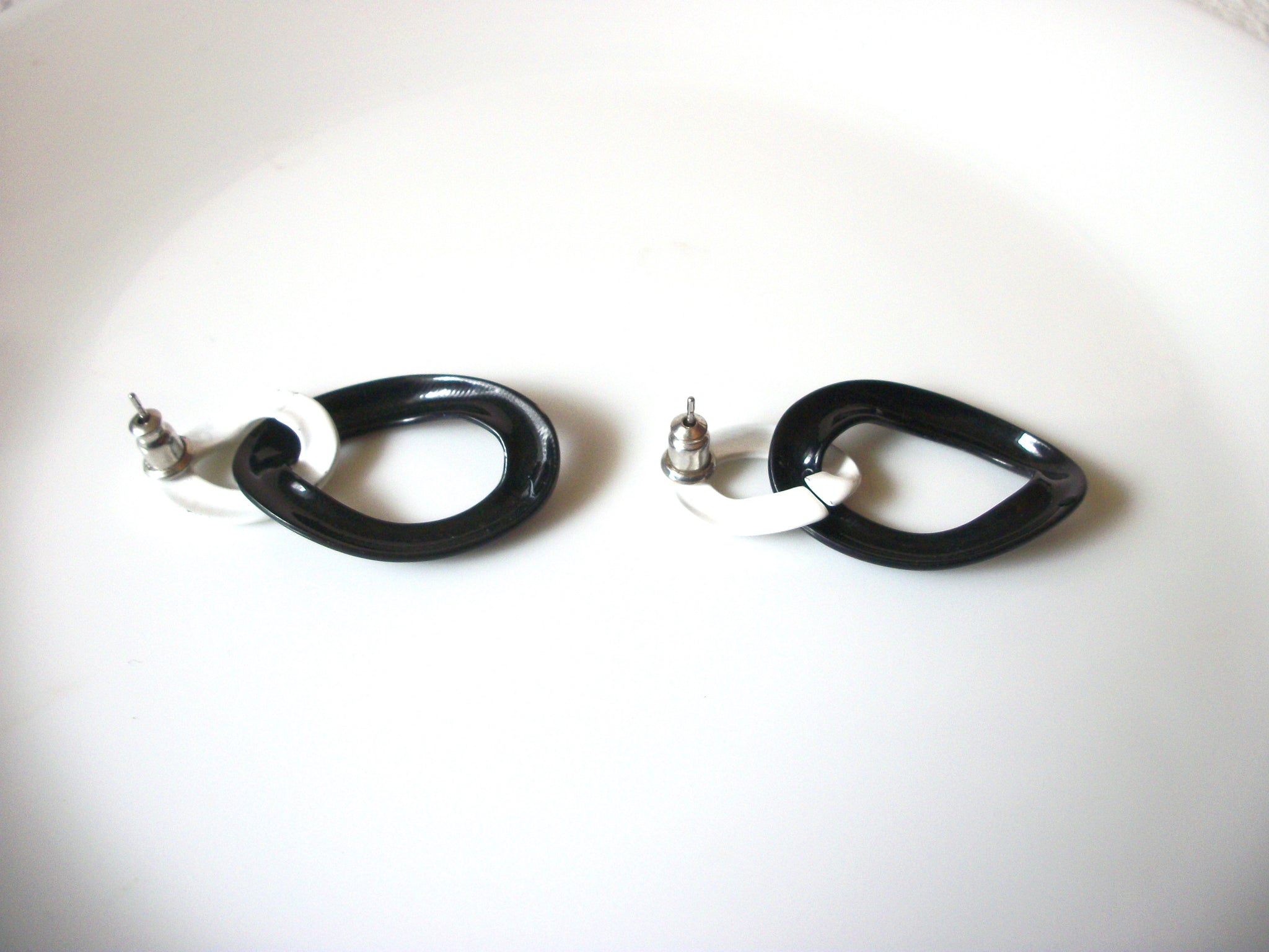 Retro Black White Link Earrings 40820