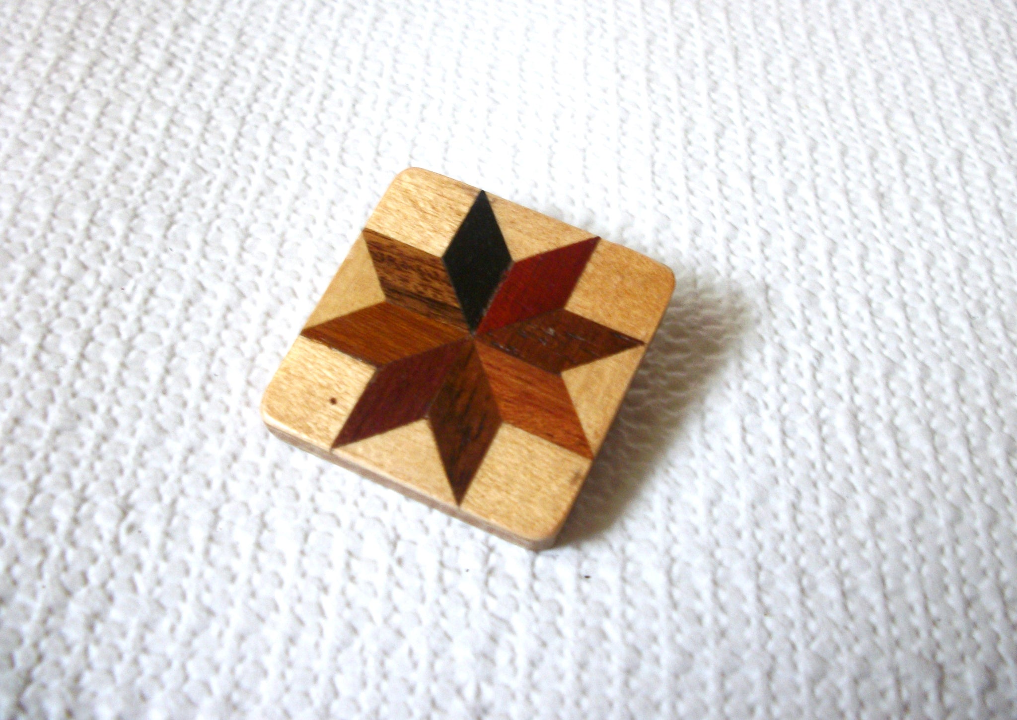 Vintage Wood Lacquered Brooch 40820