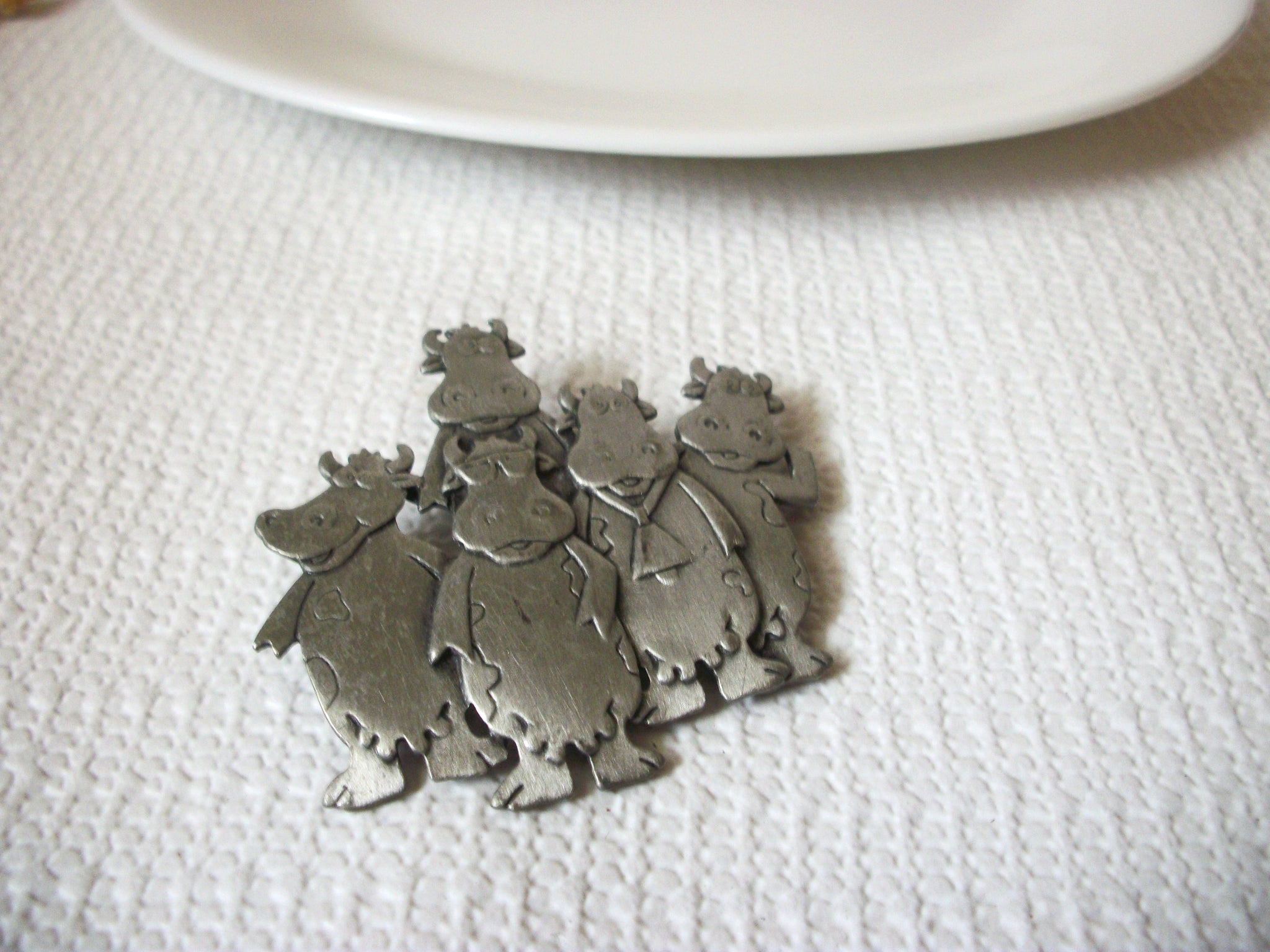 Vintage JJ Stamped Funny Cow Ladies Brooch 40920