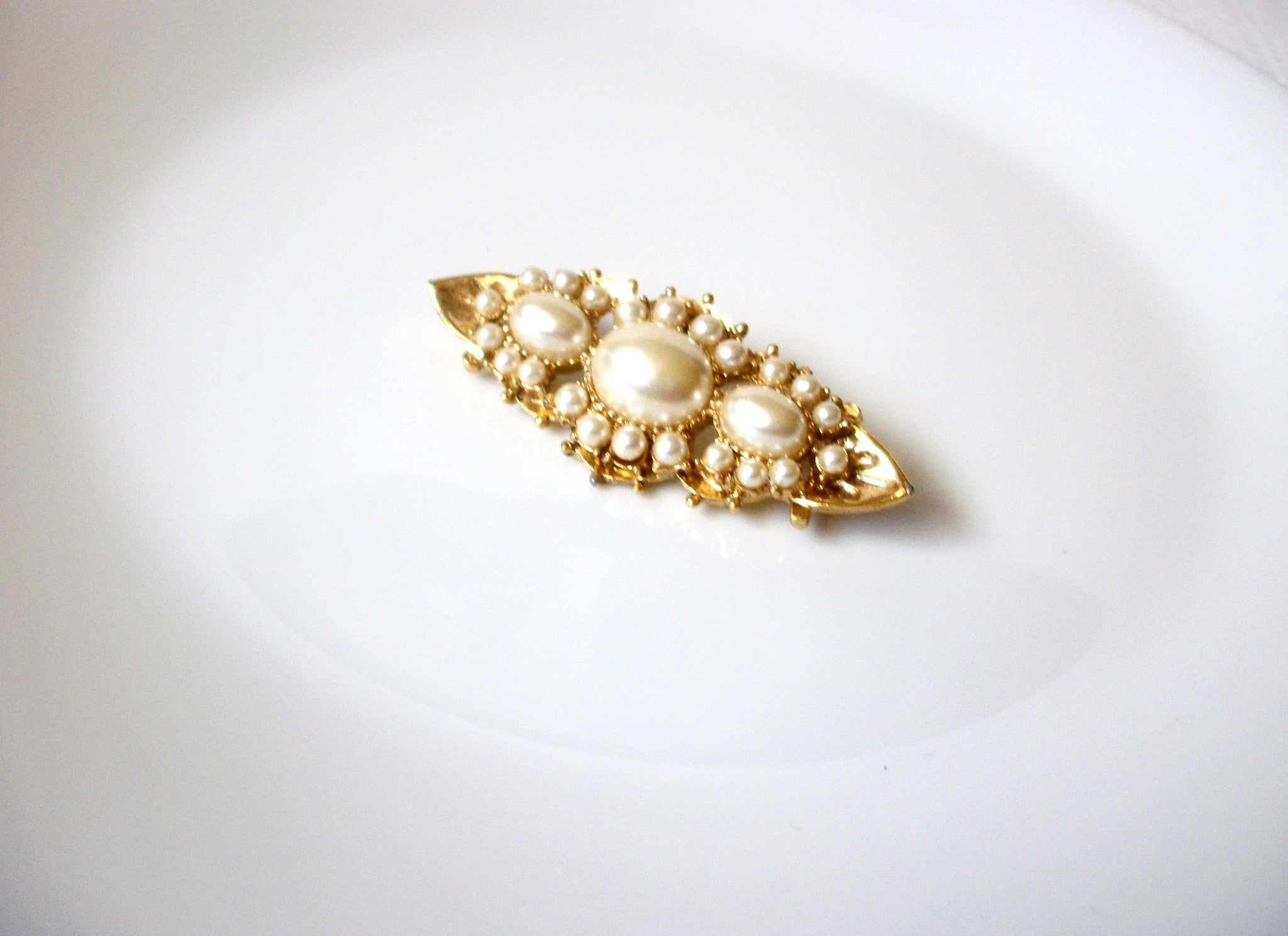 Vintage Victorian Faux Pearl Brooch Pin 121620