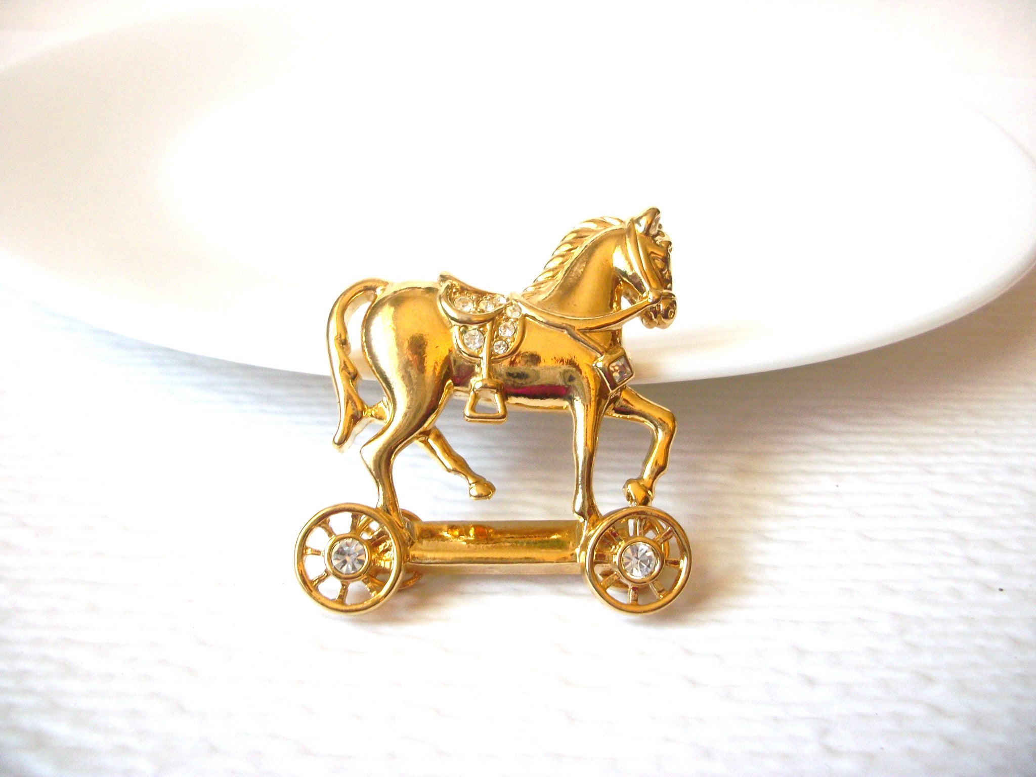 Beautiful SMITHSONIAN For Avon Clear Rhinestones Horse Brooch Pin 121620