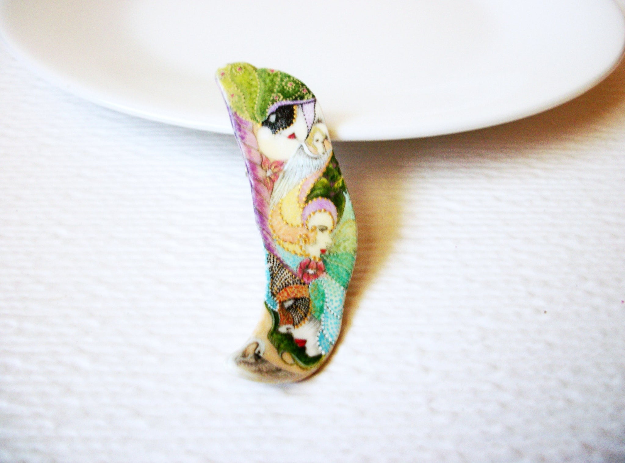 Vintage Unique Hand Painted Signed Shell Brooch Pin 121720