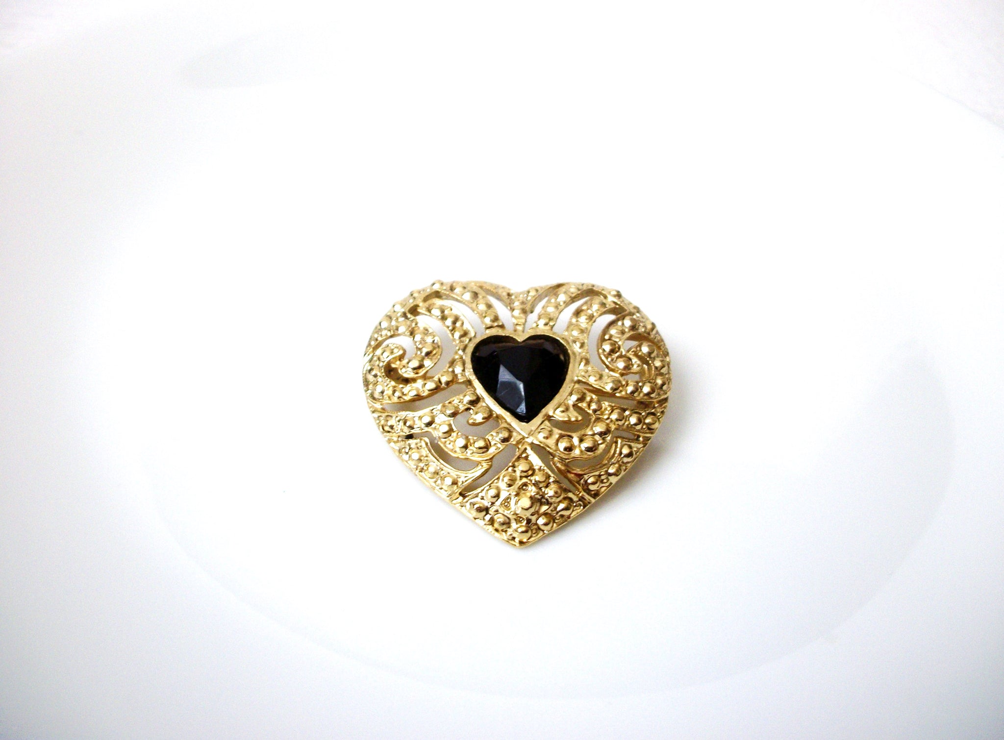 Vintage Gold Toned Black Heart Brooch Pin 121820